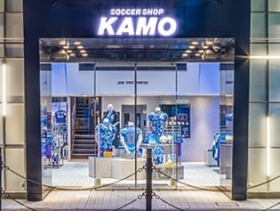 大阪本部の「サッカーショップKAMO 梅田店」