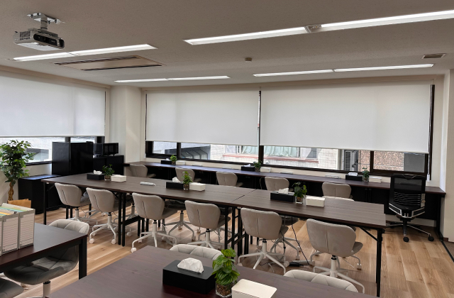明るく広々とした事業所